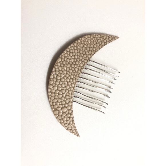 Artisan Handmade Leather Crescent Moon Celestial hair comb- Beige cobblestone - Picture 3 of 7